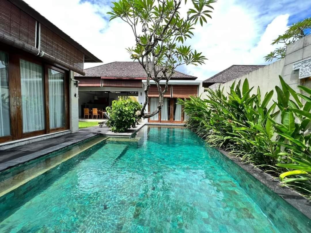 Pradha Villas Seminyak Exterior foto