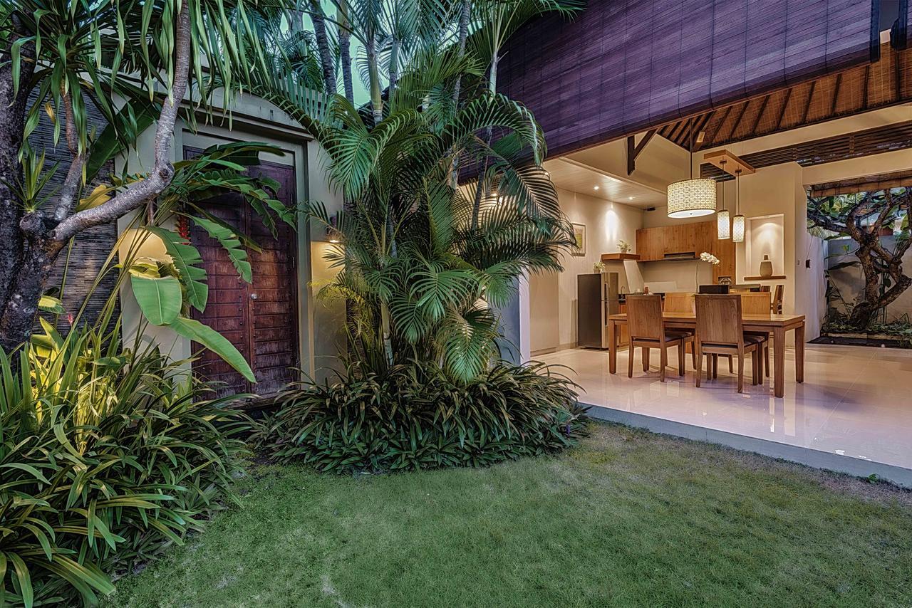Pradha Villas Seminyak Exterior foto