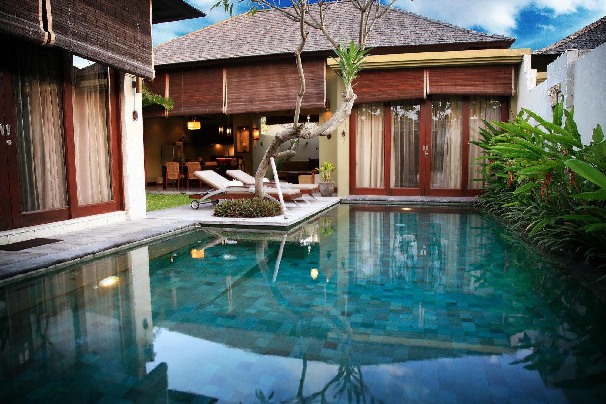Pradha Villas Seminyak Exterior foto